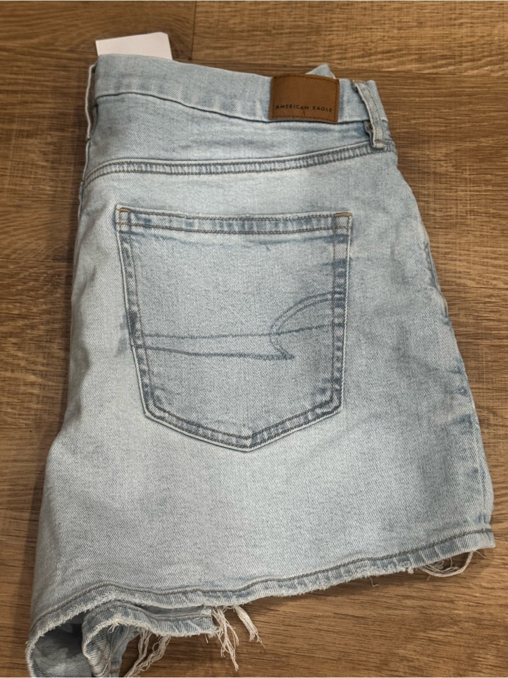 NWT American Eagle Curvy Relaxed High-Rise Denim Shorts Light Wash Size 14 (32W) - Picture 5 of 6